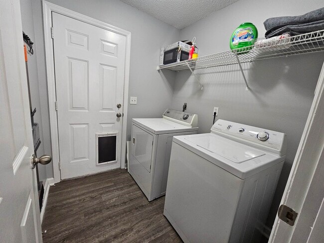 Building Photo - 2428 Beechnut Ln