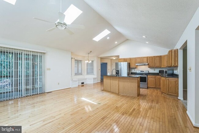 Building Photo - 14610 Balsam Ct