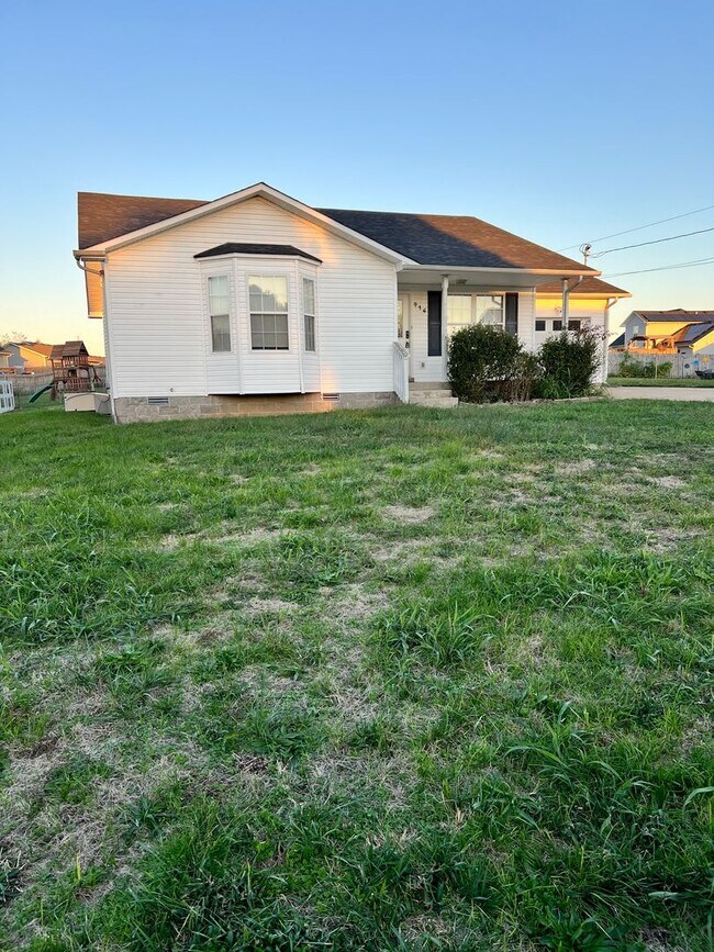 Building Photo - Three Bedroom in Oak Grove