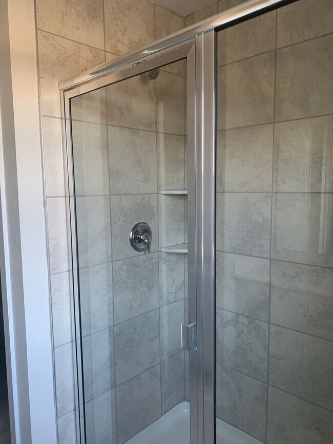 Building Photo - THREE BEDROOM/2.5 BATH TOWNHOME in Southern Lehigh School District