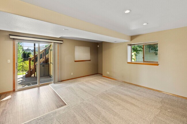 Building Photo - Sundown Rancher with Mountain Views, Walk-...