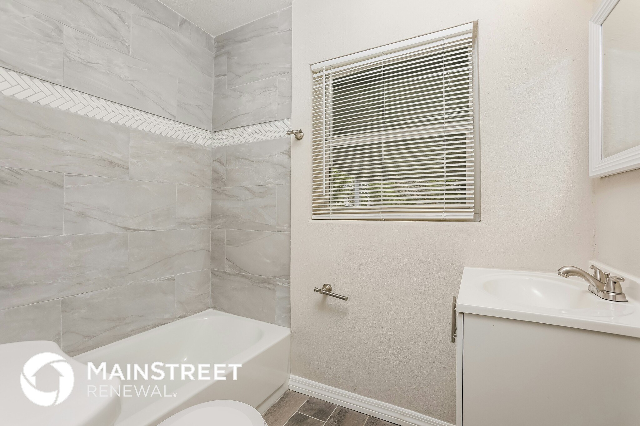 Building Photo - 913 Bethune Dr