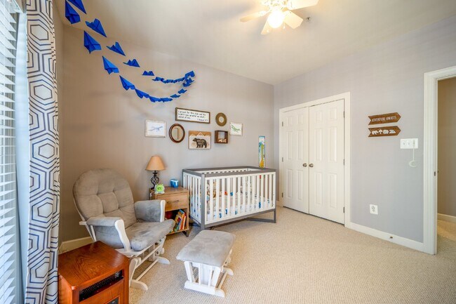 Building Photo - Bright and Modern Home with Prime Commuter...