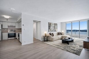 Building Photo - 19101 NE 36th Ct