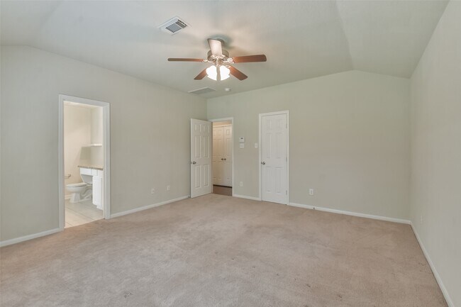 Building Photo - 42 Prairie Oak Dr