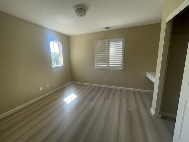 Building Photo - 4 Bedroom 3 Bath Hiddenbrook Home