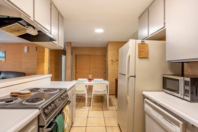 Building Photo - 6780 Friars Rd