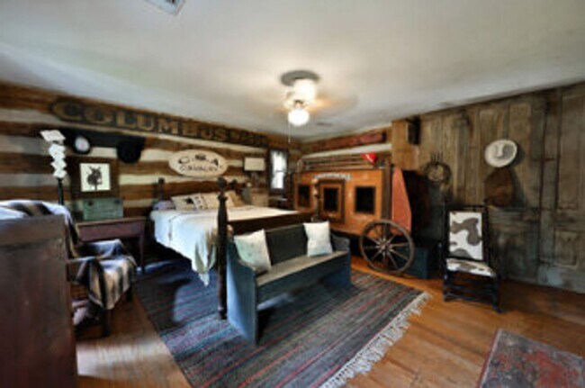 Building Photo - Custom- Built, Log Home in Martin, TN! (WEEKLY RENTAL ONLY)