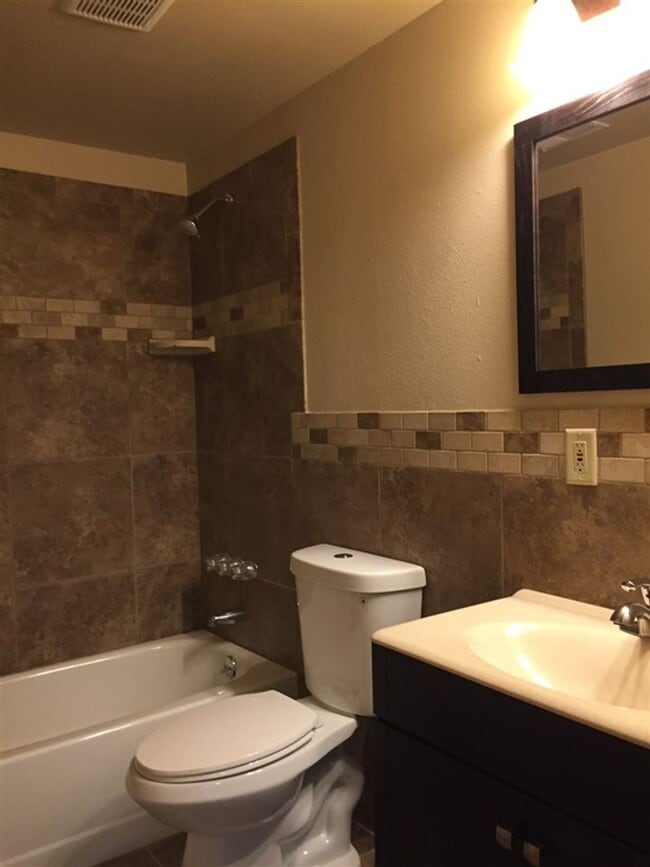 Building Photo - $2,100 / 4br - 1969ft2 - ?? Newman Lake 4B...