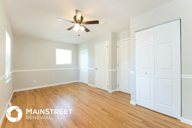 Building Photo - 165 Iris St