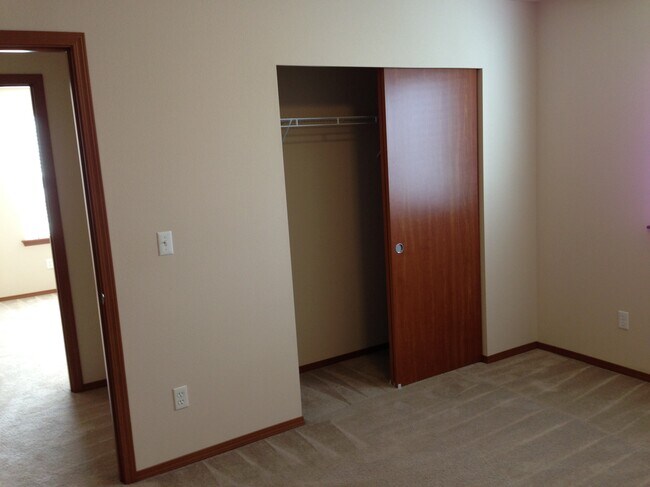 Building Photo - 202 Hawk Ave SW