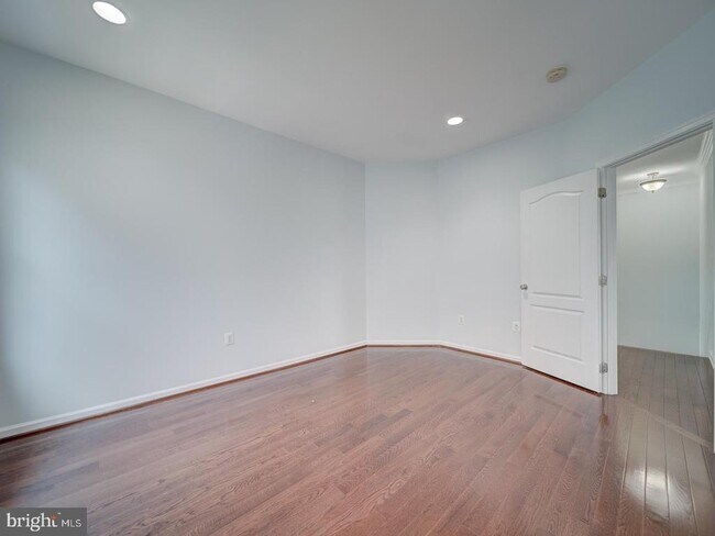 Building Photo - 43320 Barnstead Dr