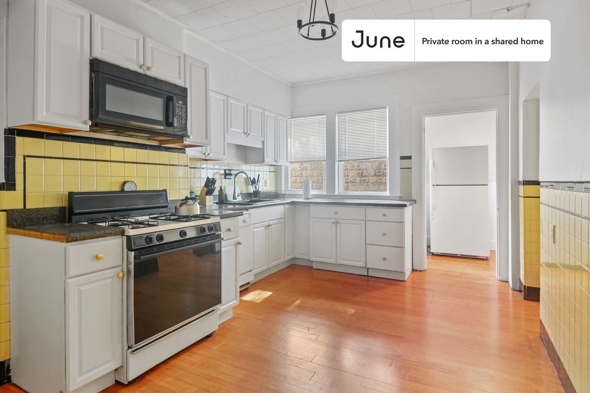 Building Photo - Room in Shared 6 bed/1.5 bath home