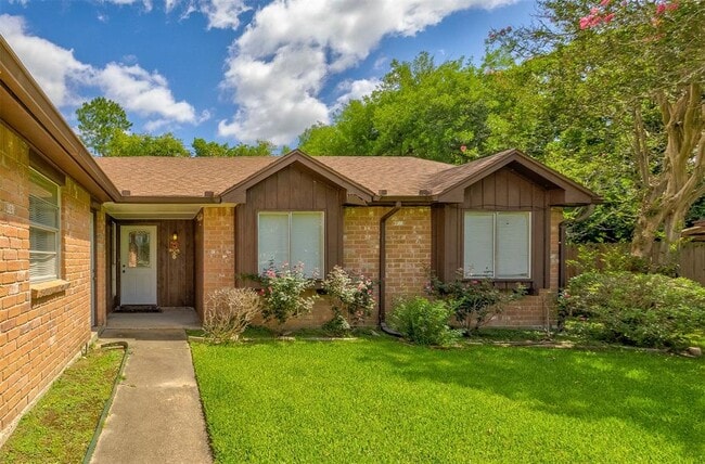 Building Photo - 2802 Heritage Bend Dr