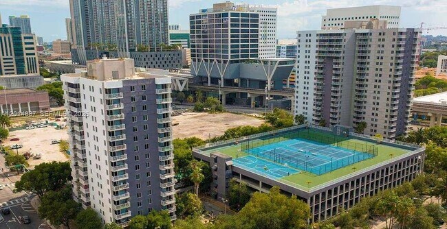 Building Photo - 800 N Miami Ave