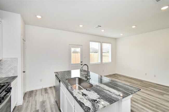 Building Photo - 7534 Linda Lk Ct