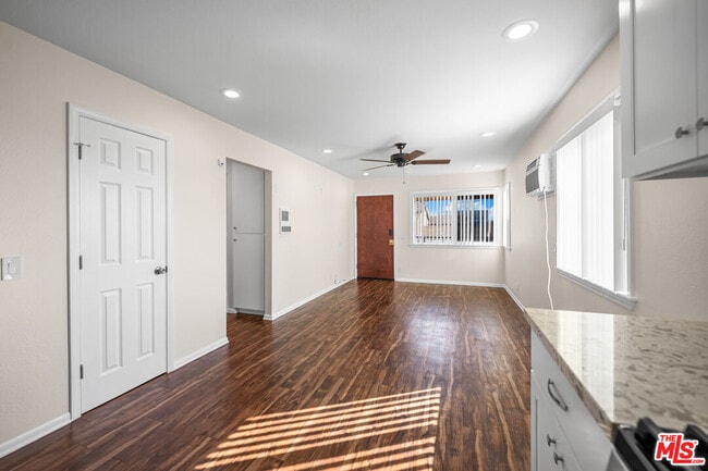 Building Photo - 432 N Harvard Blvd