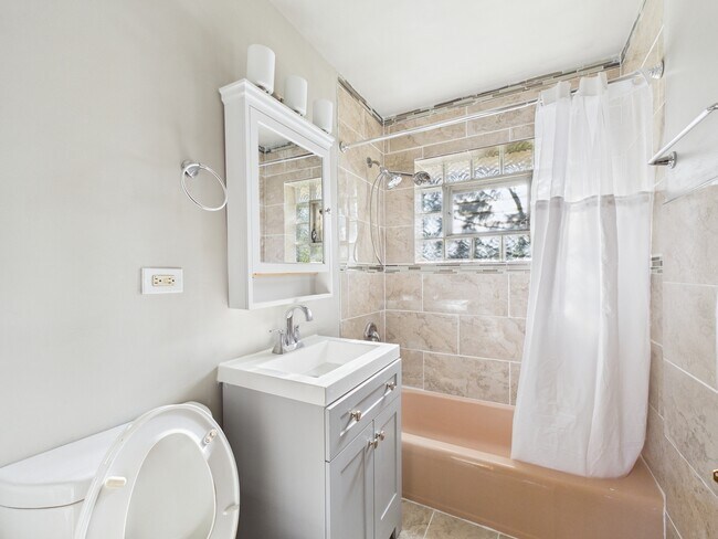 Building Photo - 755 Dulles Rd