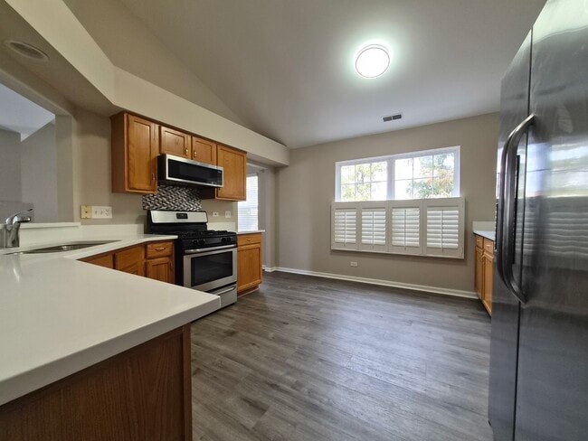 Building Photo - 2850 Stonewater Dr