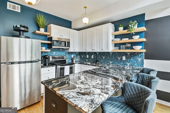 Building Photo - 208 12th St NE