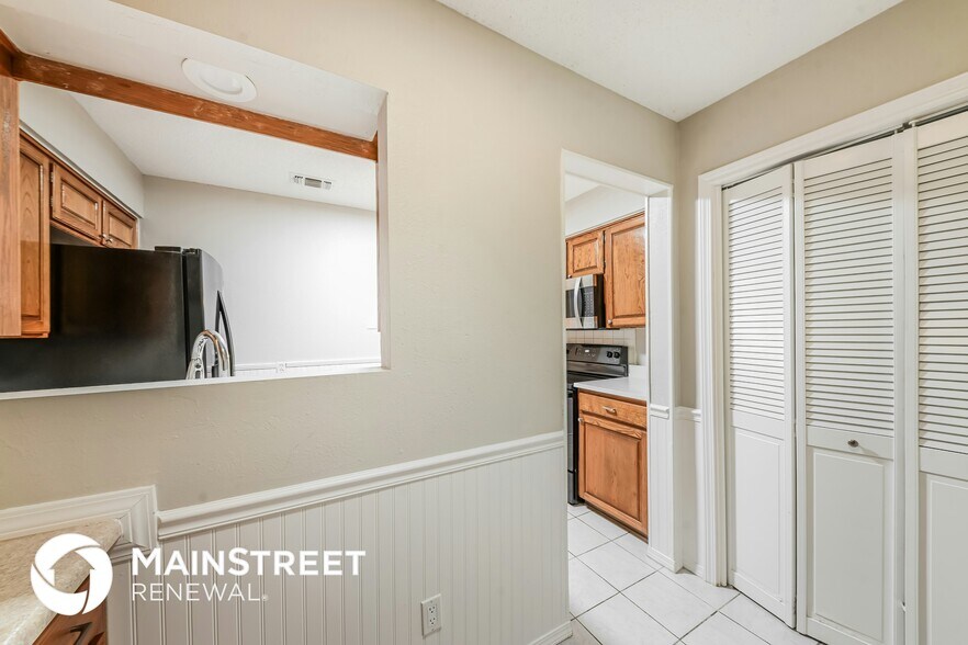 Building Photo - 2310 Markland St