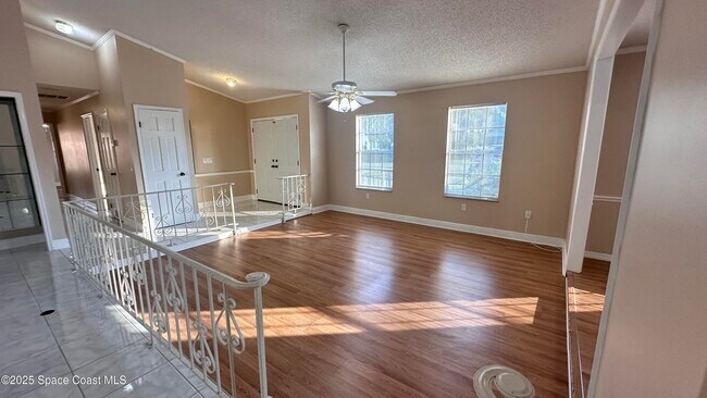 Building Photo - 301 Nesbitt St