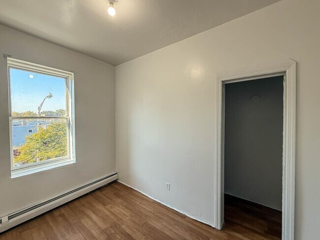 Building Photo - 720 West Side Ave