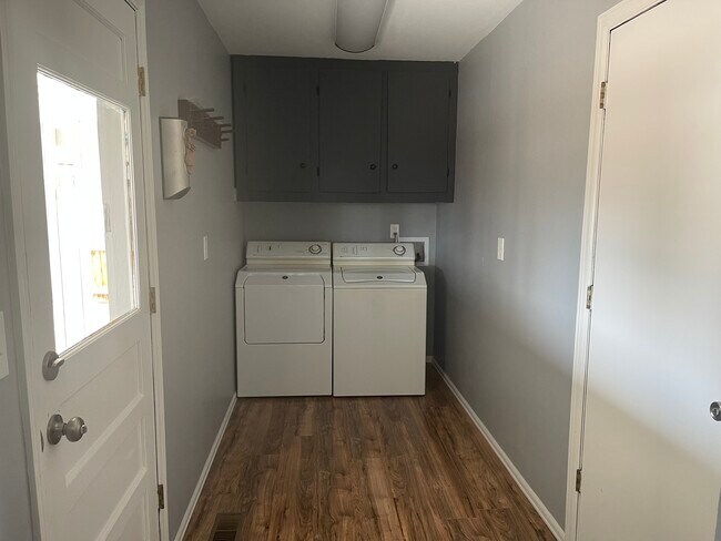 Building Photo - 615 Virginia Ct