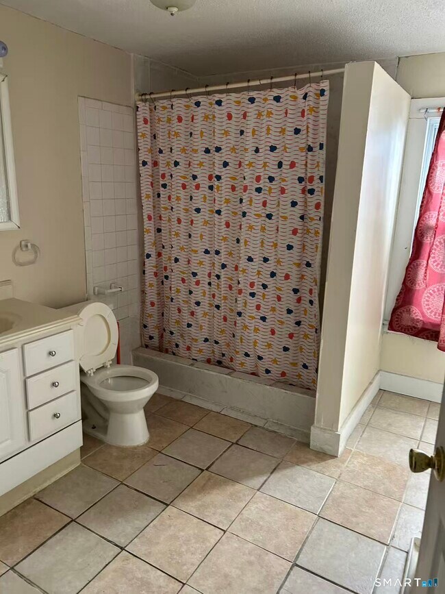 Building Photo - 47 Edwards St