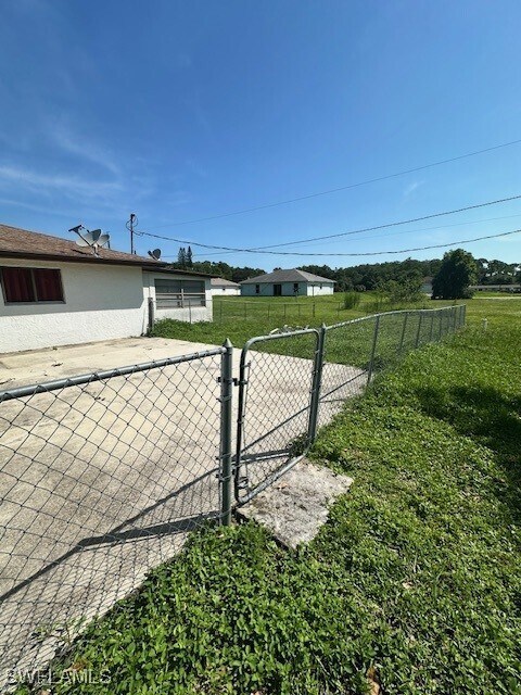 Building Photo - 2175 Wyandotte Ave