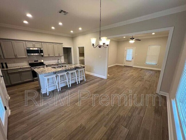 Building Photo - 6212 Lake Edge Dr