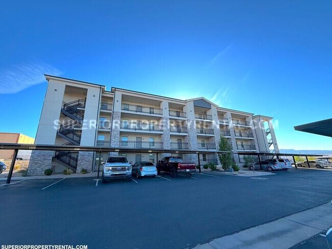 Building Photo - 2 bed, 1 bath Condo