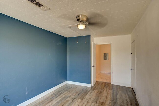 Building Photo - 1312 Fox St