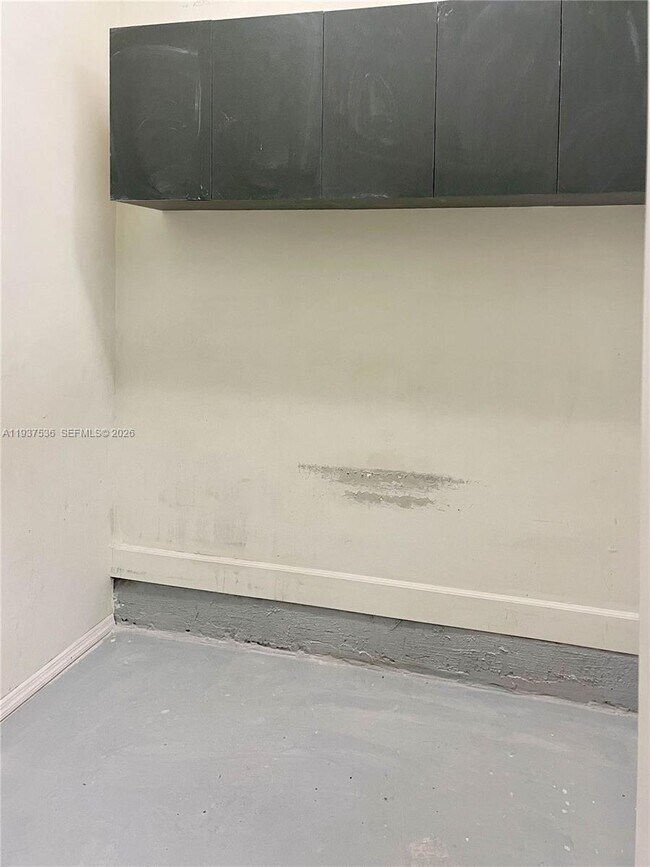 Building Photo - 2579 Mayfair Ln