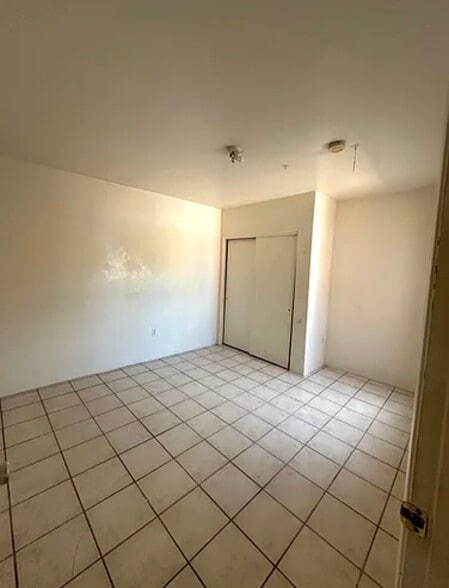 Building Photo - 940 N Palo Verde Blvd