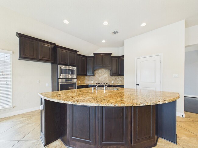 Building Photo - 2807 Naples Park Ln