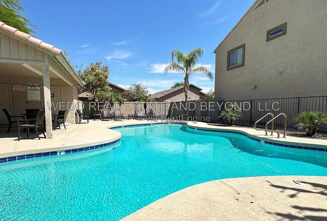 Building Photo - 2721 E Schiliro Cir