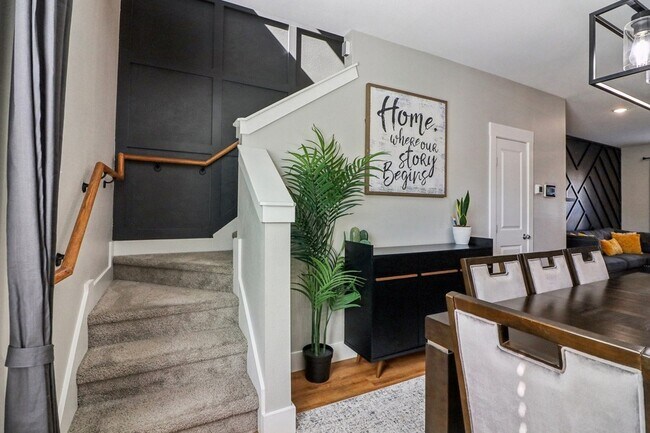 Building Photo - 6165 River Pointe Dr