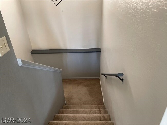 Building Photo - 687 Marina Dr