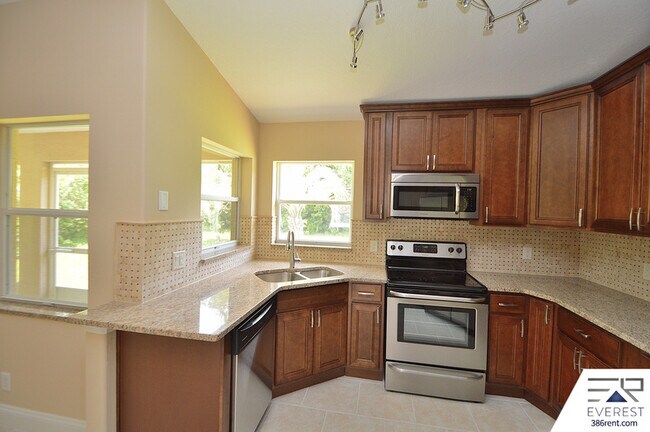 Building Photo - 5 Biddleson Pl