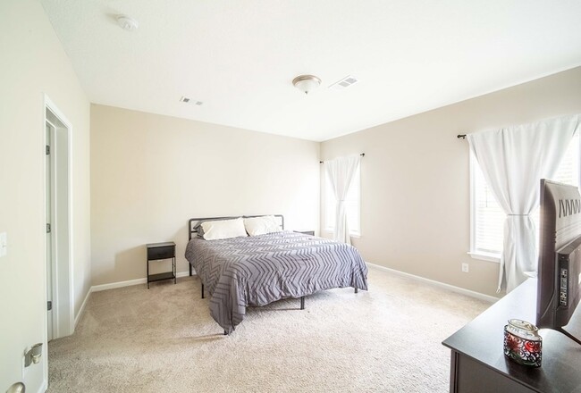 Building Photo - 5176 Legion Dr