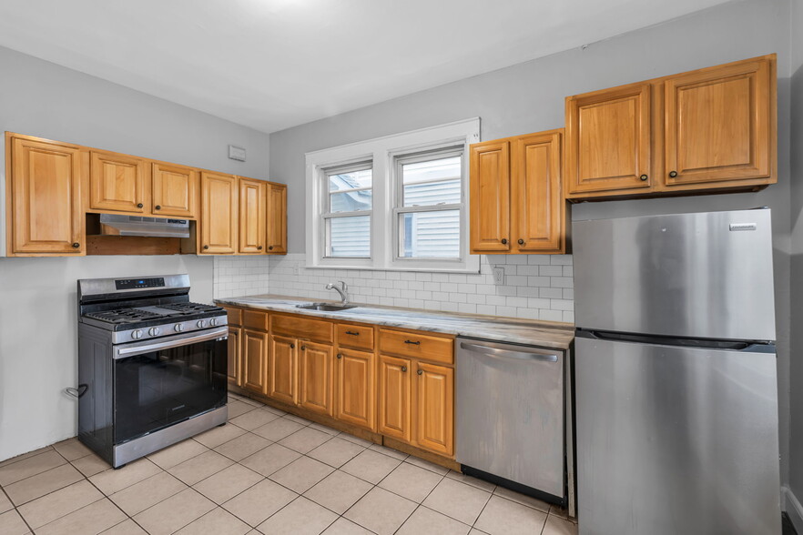 Building Photo - 181 Jacoby Street