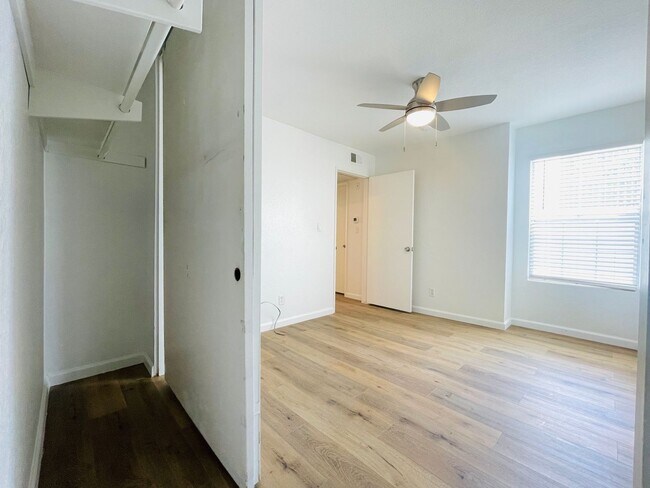 Building Photo - Beautifully Upgraded Apartment in Gated Co...