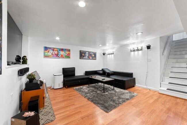 Building Photo - 101 W Plain St