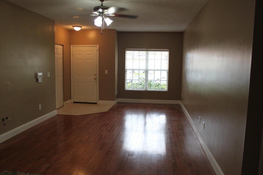 Building Photo - 10354 Fox Trail Rd S