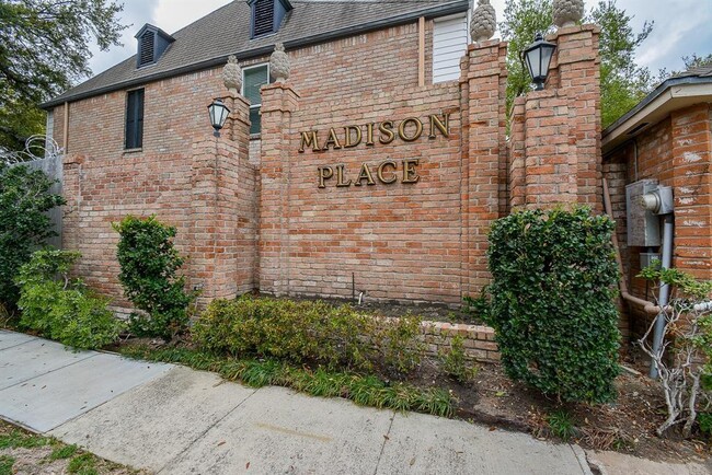 Building Photo - 3809 Wakeforest St