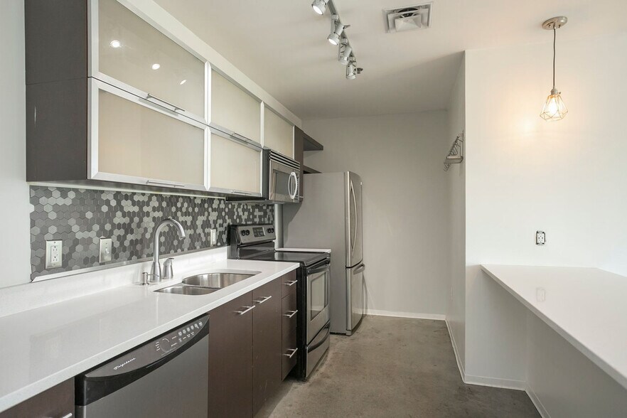 Building Photo - 2115 Yeaman Pl