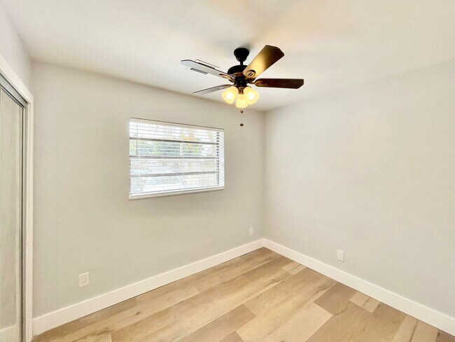 Building Photo - Renovated 4 Bedroom 3 Bathroom