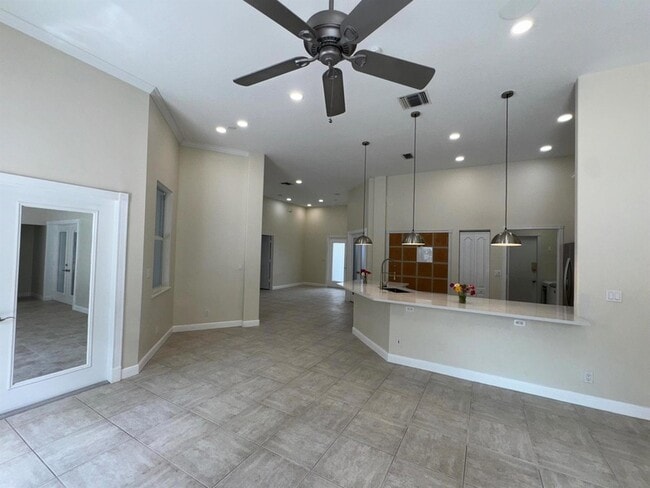 Building Photo - 969 Meadow Ave