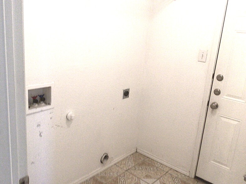 Building Photo - 702 Castlewick Ct
